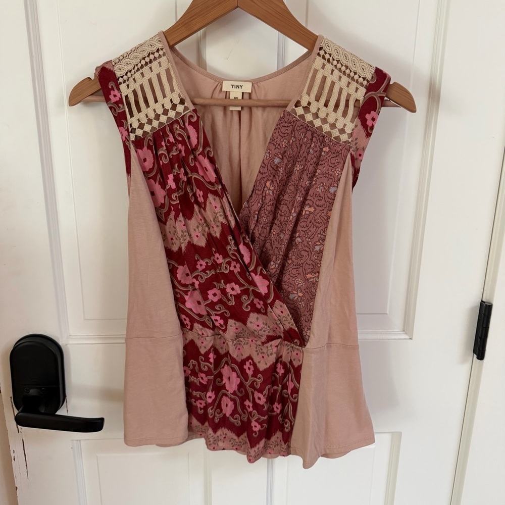 Anthropologie Women's Red and Pink Patterned Top - Picture 2 of 6
